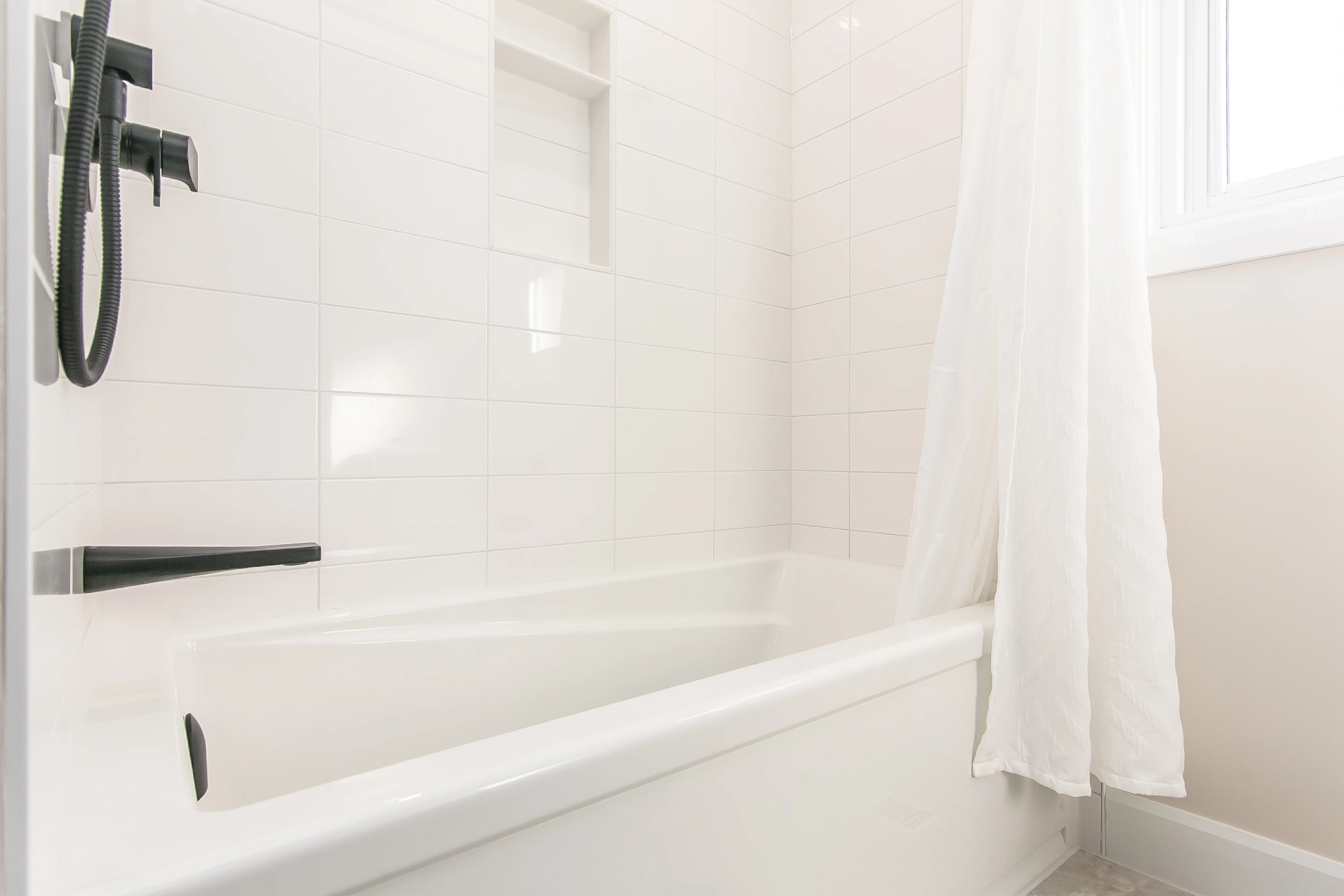 Tile Tub Surround with Niche