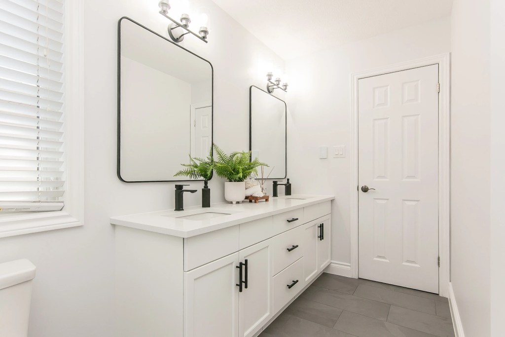 Custom Vanity Cabinets for Ensuite